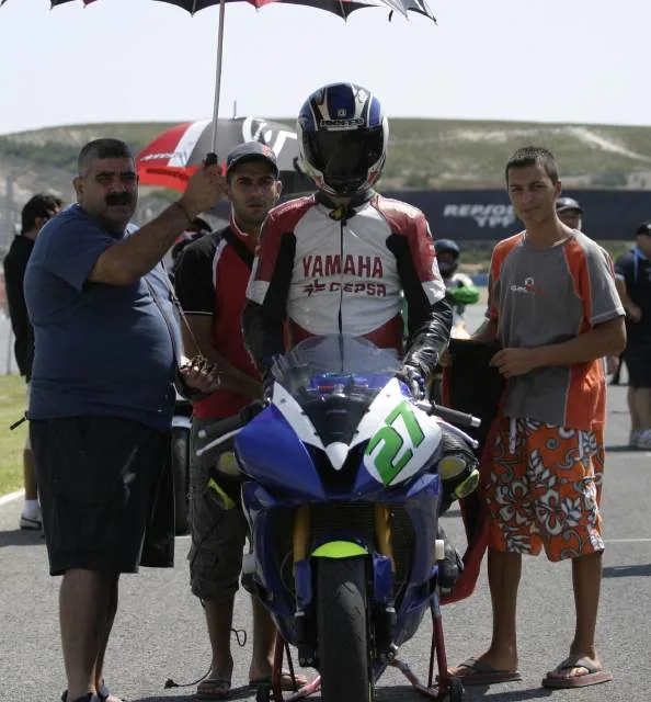 Motorcycling: gallery image 2