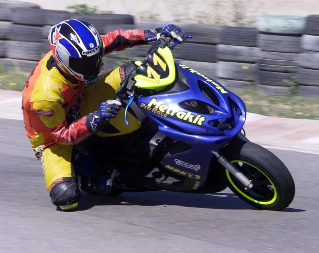 Motorcycling: gallery image 3